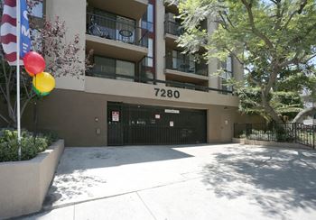 Building Entrance at Hillside View, Los Angeles